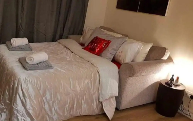 Classic Apartment in Leeds near Roundhay Park