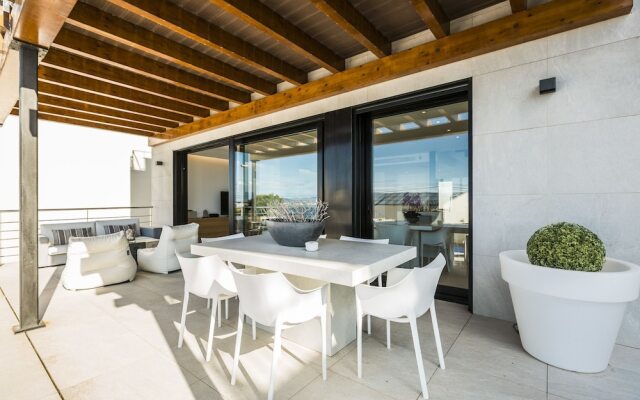 Residence by G Villa Bellavista