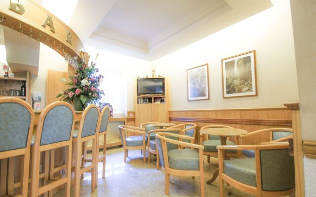 Nayland Hotel
