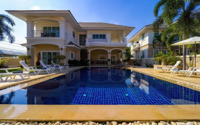 Luxurious 5-Bedroom Private Pool Villa! PV5