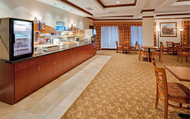 Holiday Inn Express & Suites Bethlehem Arpt-Allentown Area