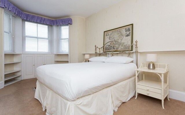 Veeve - Kensington Gardens