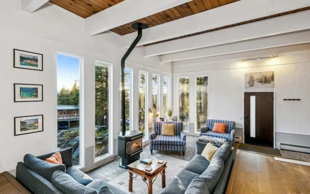 3748 Terrace Drive 5 Bedroom Home