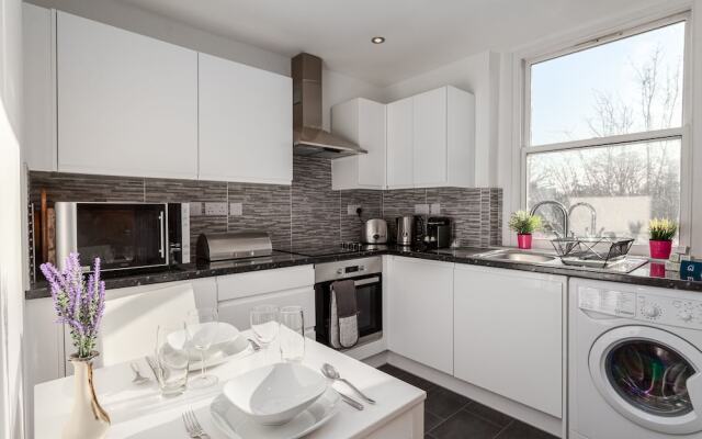 Bright and Modern Shepherd's Bush Gem - ROS