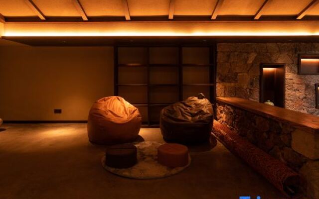 Yifangxi Hot Spring Hotel (Xianahei Branch, Wanfenglin Scenic Area)