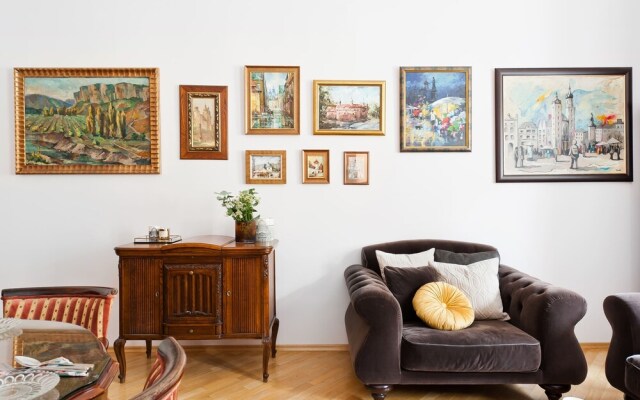 Cracovian Suite by Loft Affair