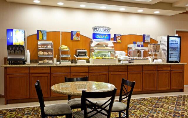 Holiday Inn Express Hotel & Suites Bay City by IHG