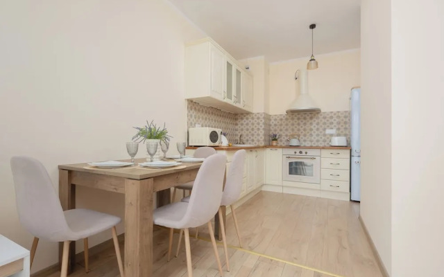 Warsaw Apartment With Parking by Renters