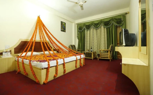 Goroomgo New Ambika Mall Road Manali
