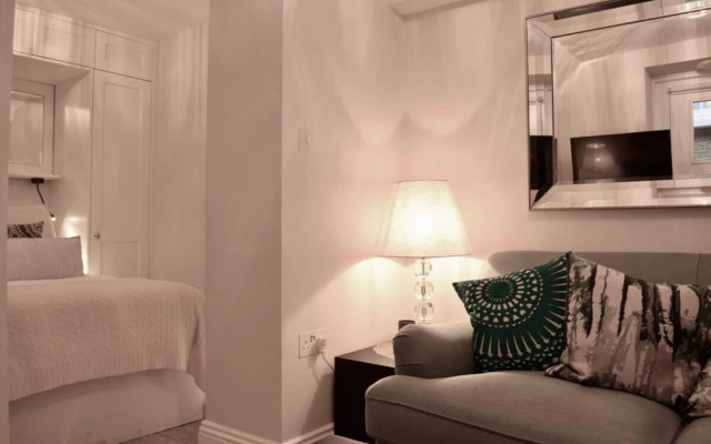 2 Bedroom Property Near Hyde Park