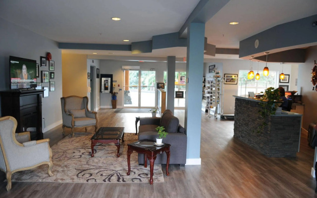 Quarterdeck Inn Port Hardy