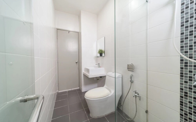 Oyo Home 1086 Vibrant 2Br Vue Residence