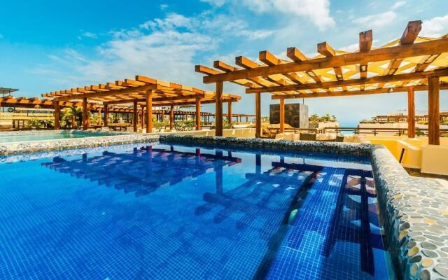 Beachfront Penthouse With Private Pool, Amazing!