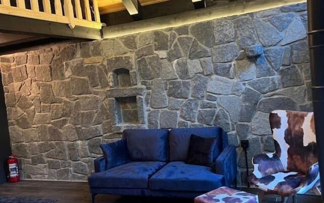 Ayder Vanak Stone Suites