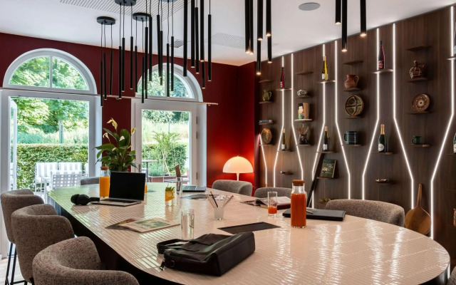 Mercure Maintenon