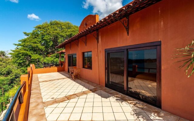3-bedroom villa with pool - party deck and sweeping ocean views