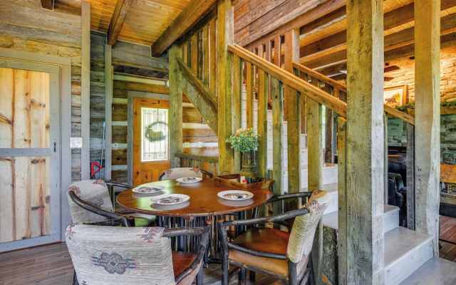 Hot Tub + Pool Table: 3-story Gatlinburg Cabin!