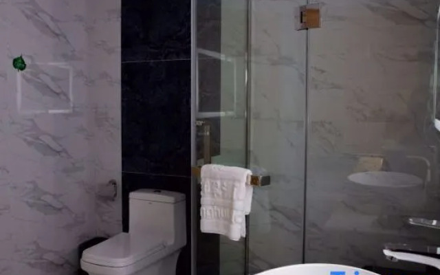 Luodian Donghui Hotel