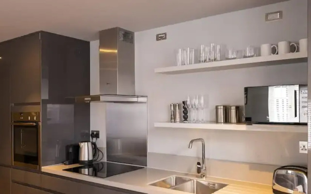 Modern Luxury Apartment In The Heart of Henley