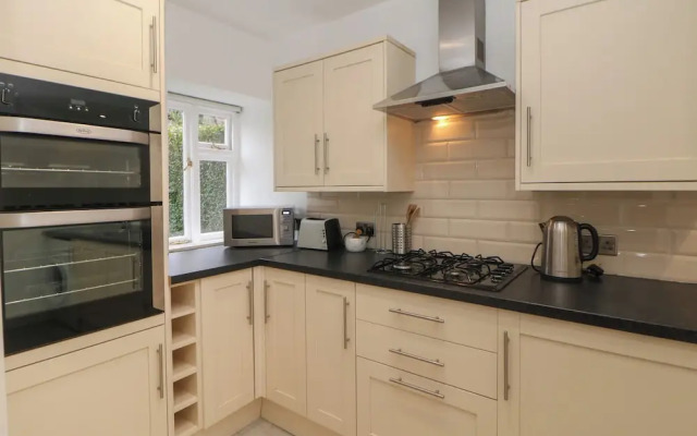 15 Calton View