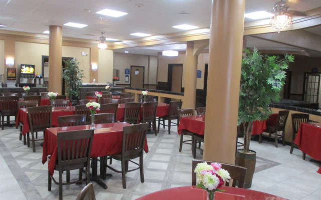 Crescent Hotel Kansas City South