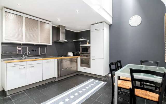 Stunning Art-deco Style 2 Bedroom Apartment in Fitzrovia