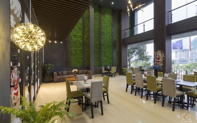 Salem Riverside Hotel