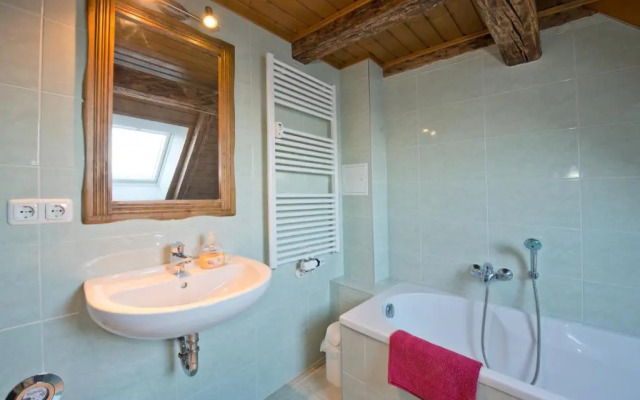 Axiom mit Altstadtflair - ABC273