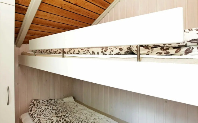 Peaceful Holiday Home in Humble With Beach