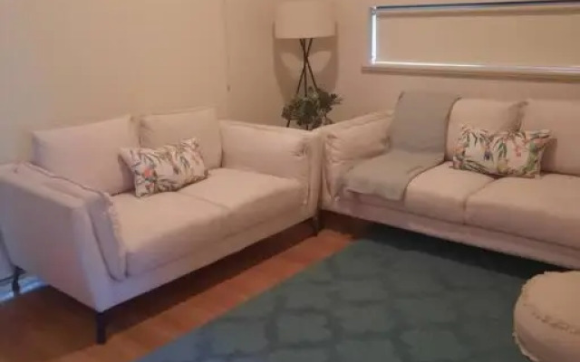 South-West getaway! Pool, tennis & Foxtel