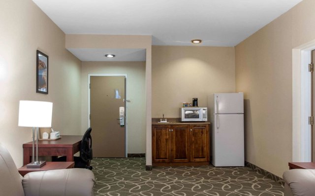 Quality Hotel & Suites