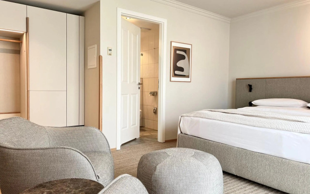 ADELANTE Boutique Hotel