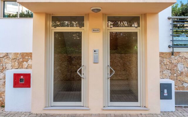 Sea view Apartment with 2 huge Terraces & Swimming pools