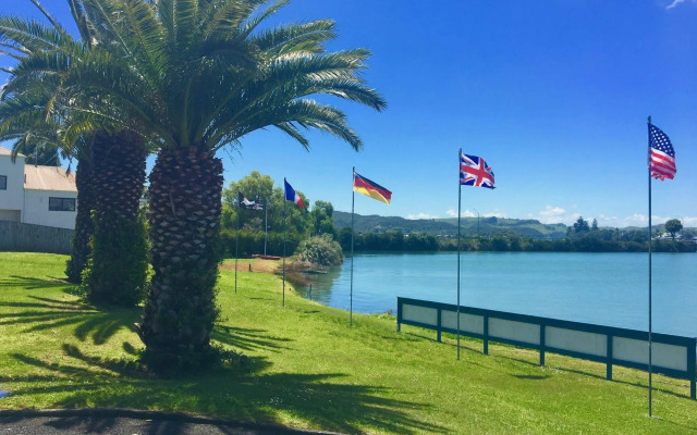 Raglan Palm Beach Motel