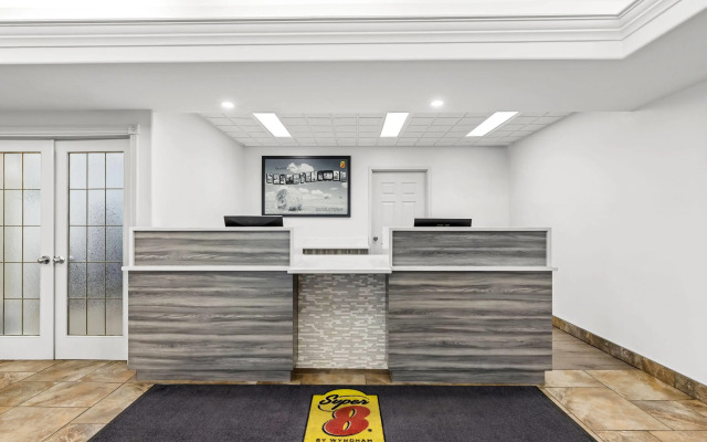 Super 8 by Wyndham Saskatoon Near Saskatoon Airport