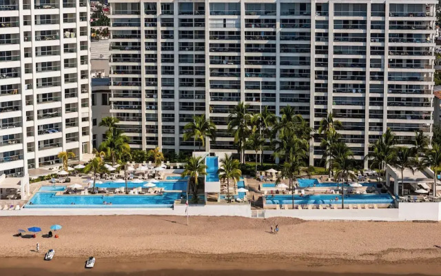 Oceanfront 1BR with Balcony & Pool