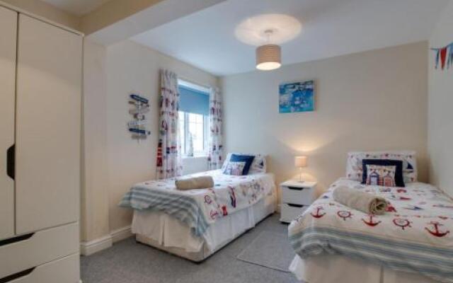 Apartment Headlong