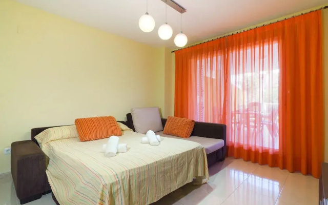 Fais in D nia With 2 Bedrooms and 2 Bathrooms