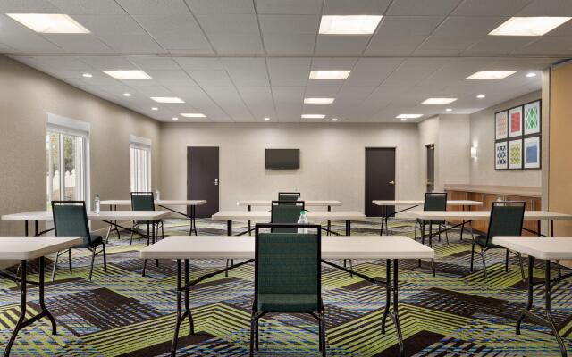 Holiday Inn Express Hotel & Suites Auburn - University Area by IHG