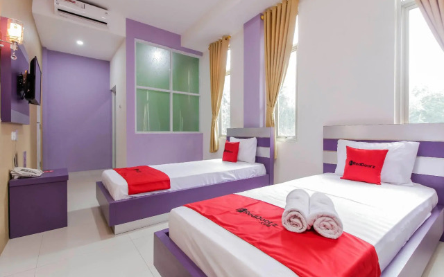 RedDoorz Plus near Stasiun Bekasi
