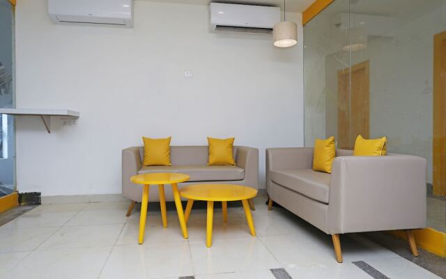 OYO 16340 Yellow Hotels