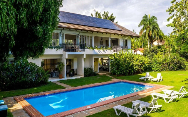 Sunny Vacation Villa 51