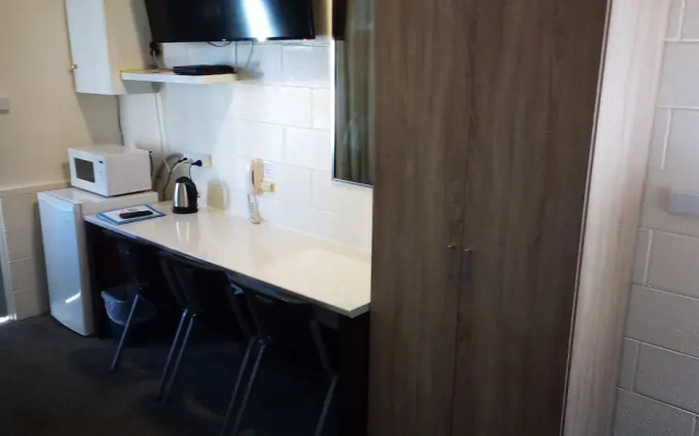 Warren Motor Inn