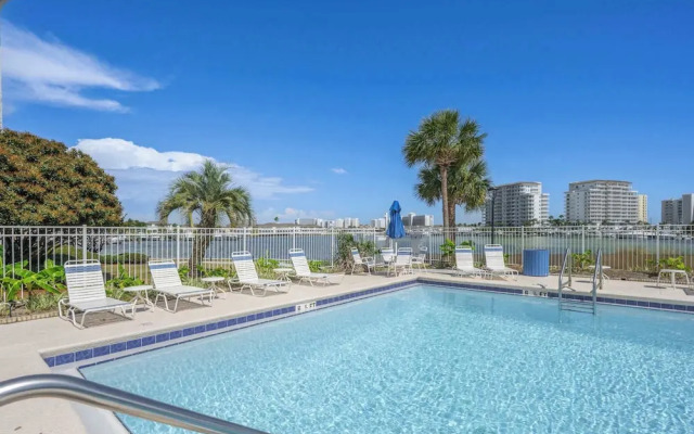 The Condor - Stay for 6