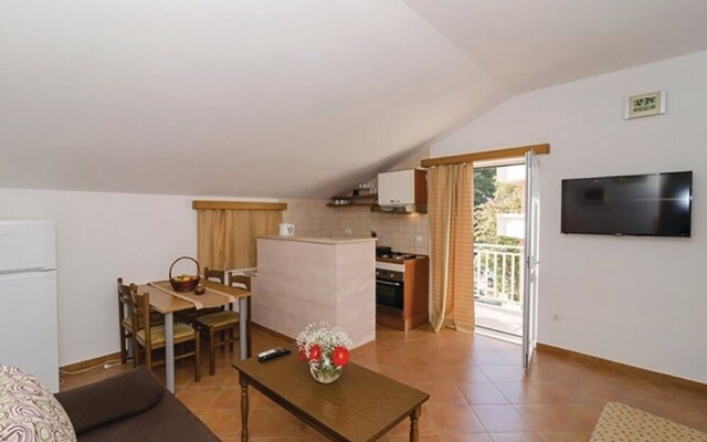 Pavo - Comfortable With Parking Space - A6