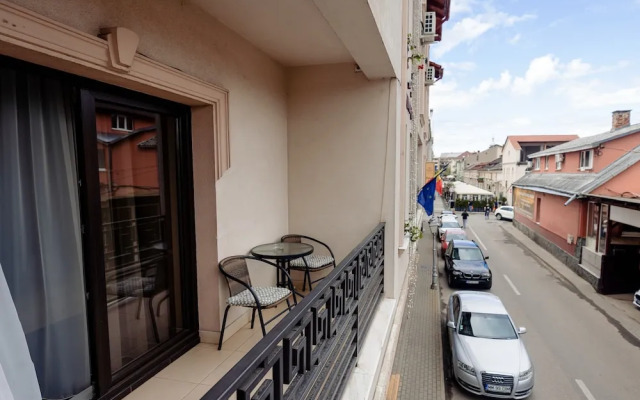 Aparthotel Punct pe i