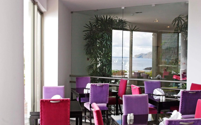 Madeira Regency Cliff