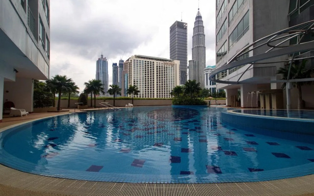 OYO Home 501 Luxury 1BR Crest Condo