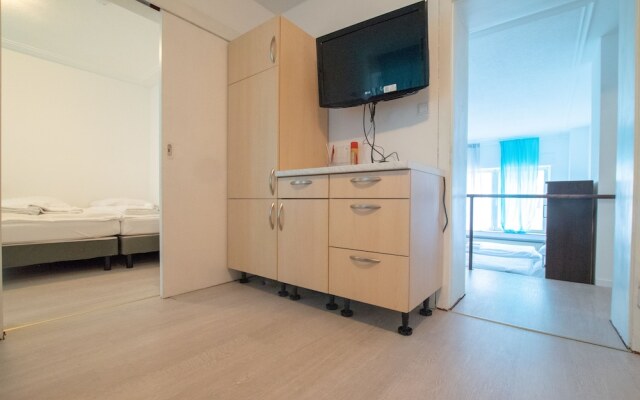 Comfortable Large Center Apartment