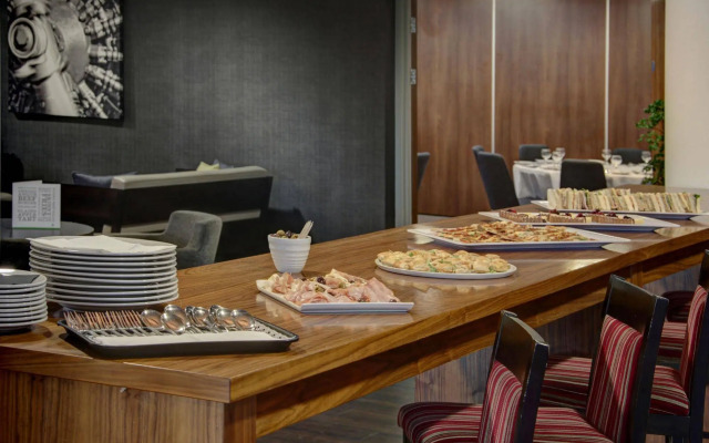 Holiday Inn London - Luton Airport by IHG